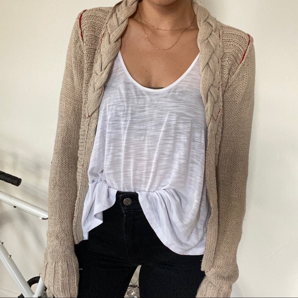 Buckle BKE sweater with red trim